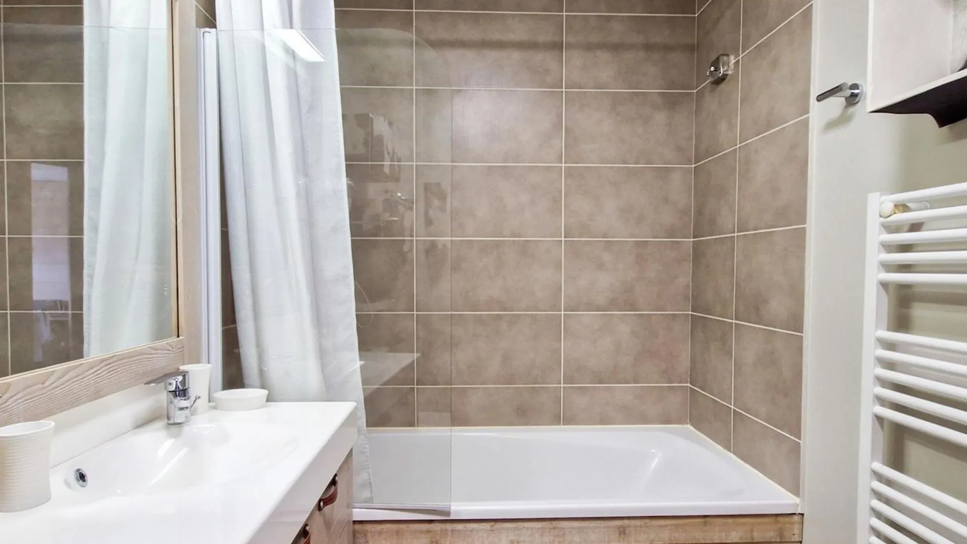 Appartement 2 Pieces Skis Aux Pieds Avec Piscine Et Spa - Fr-1-425-232 Araches-la-Frasse 0*,